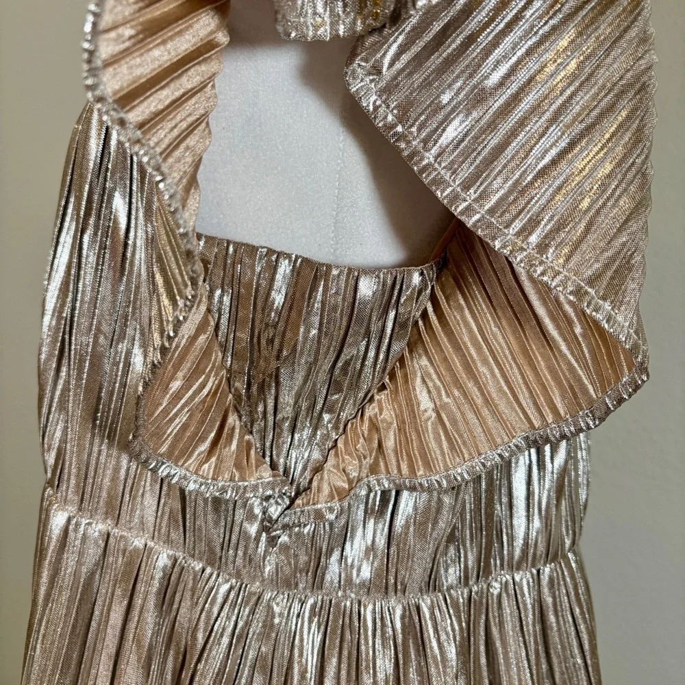NWOT THML Metallic Gold Pleated Peplum Blouse Size Medium - Picture 4 of 8